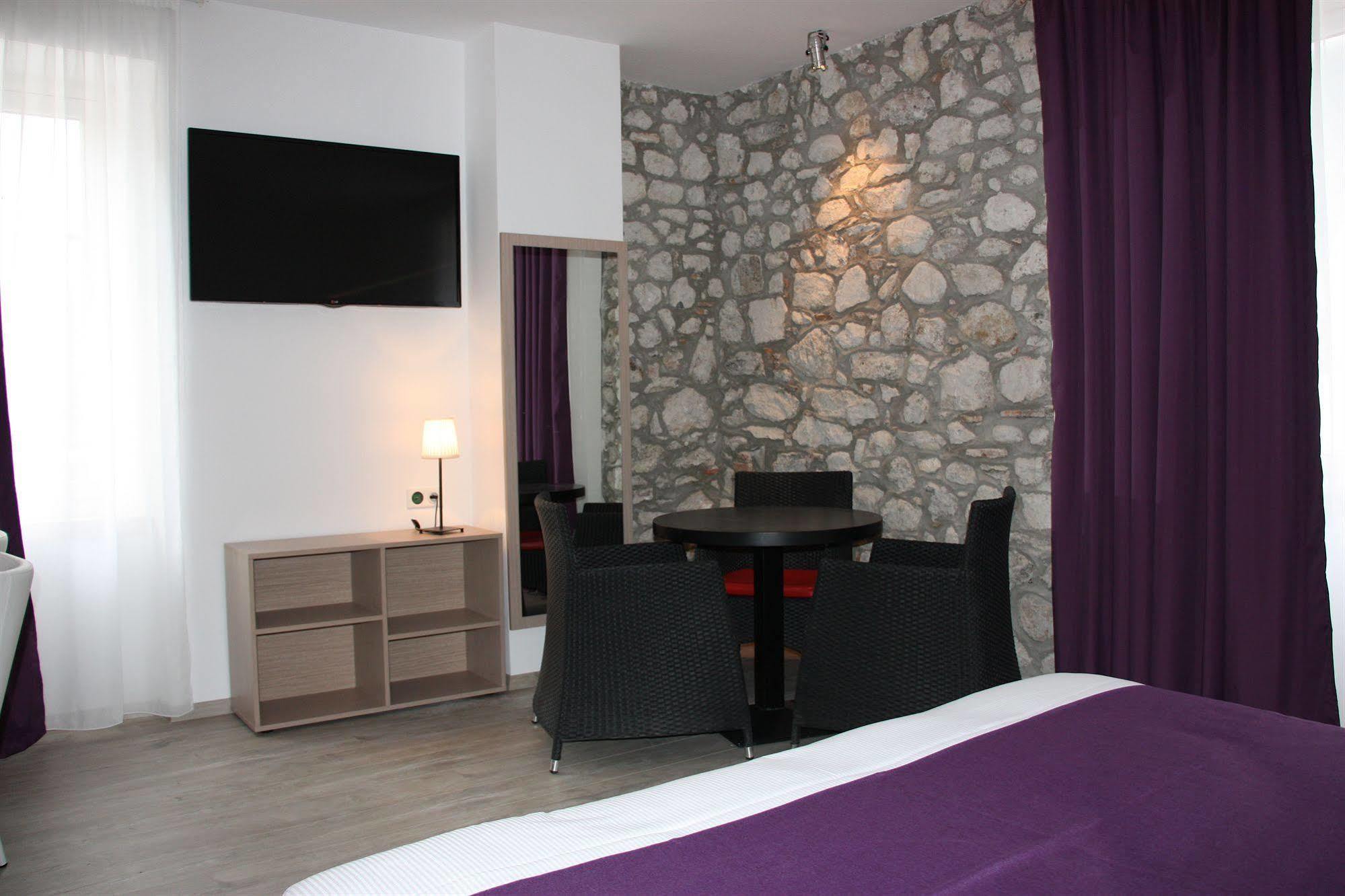 Hotel Terranostra Tarascon-sur-Ariege Exterior photo